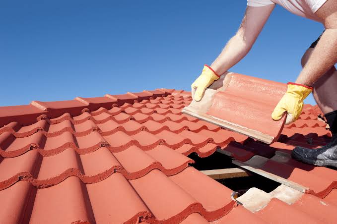 How to Choose the Best Roofing Contractor Near You: Questions to Ask, Red Flags, Estimates, Warranties, and Hiring Tips