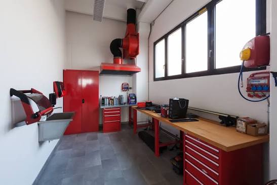Garage Makeover Ideas: Flooring, Storage Systems, Smart Organization, Workshop Design, Costs, and Value-Boosting Upgrades